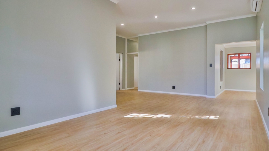 3 Bedroom Property for Sale in Sandbaai Western Cape